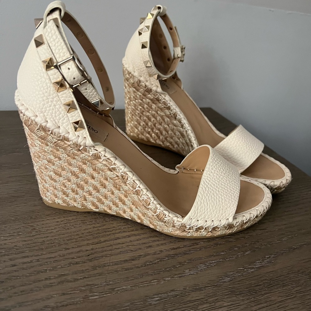 Valentino Garavani wedges. Size 40. Great condition